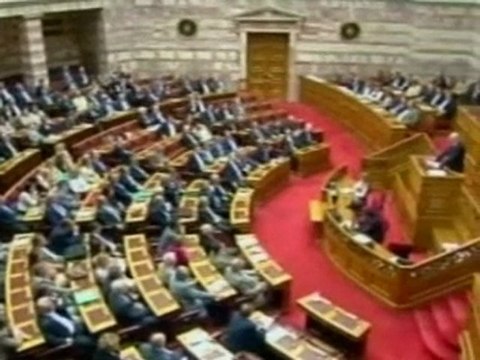 Greeks pay tribute to bank workers killed in riots