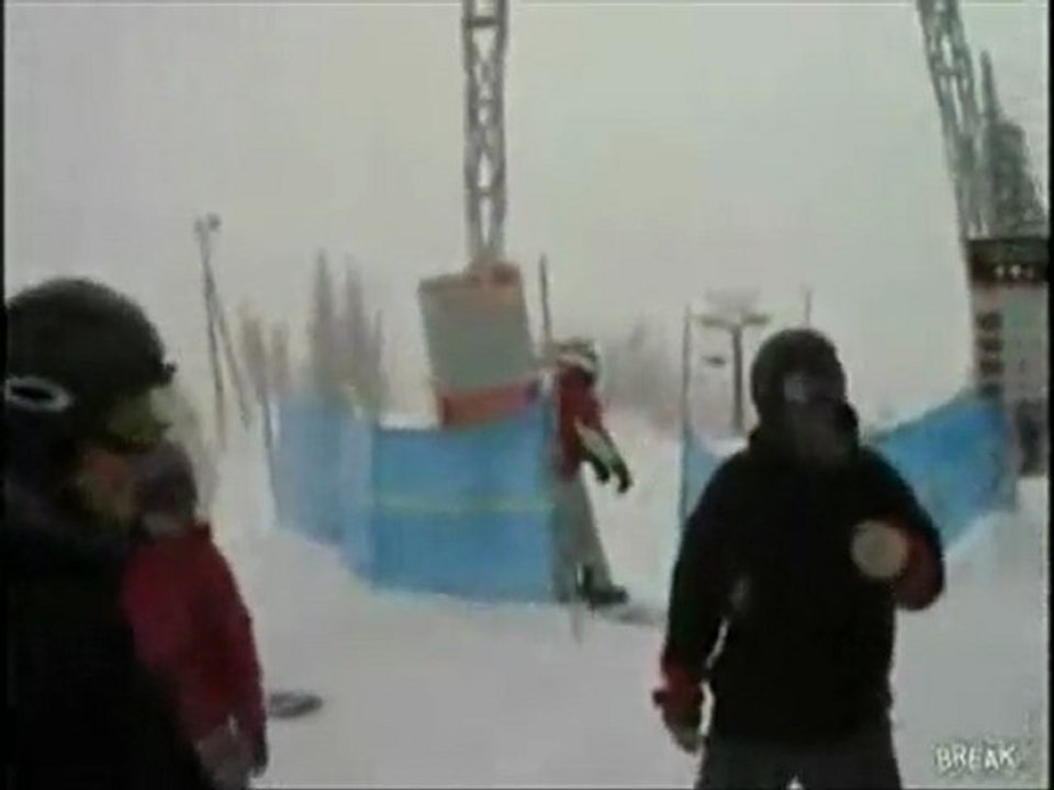 Wkurzony narciarz robi zadymę po wypadku na stoku - fail