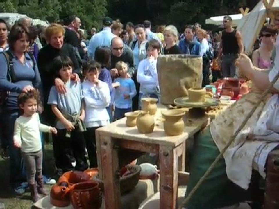 Ameline la potière aux médiévales de la Barben
