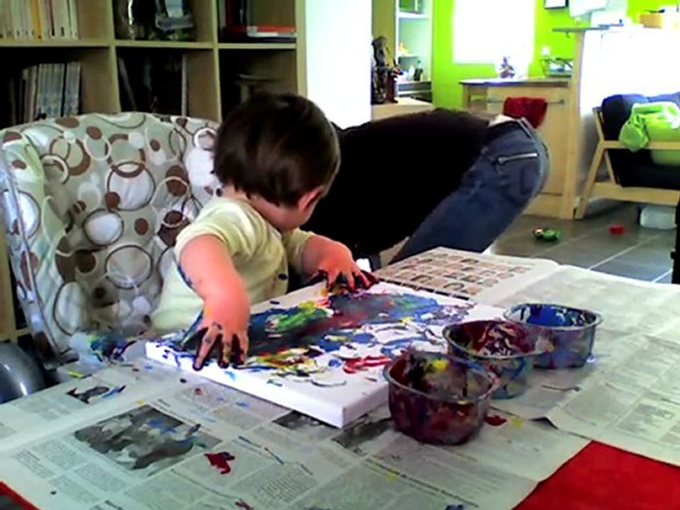 Endy fait de la peinture