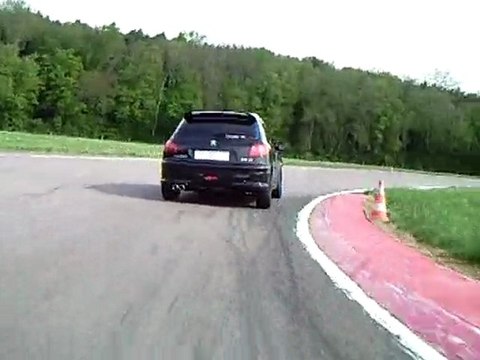 206 rc aux ecuyers 5 mai 2010 (vue capot)