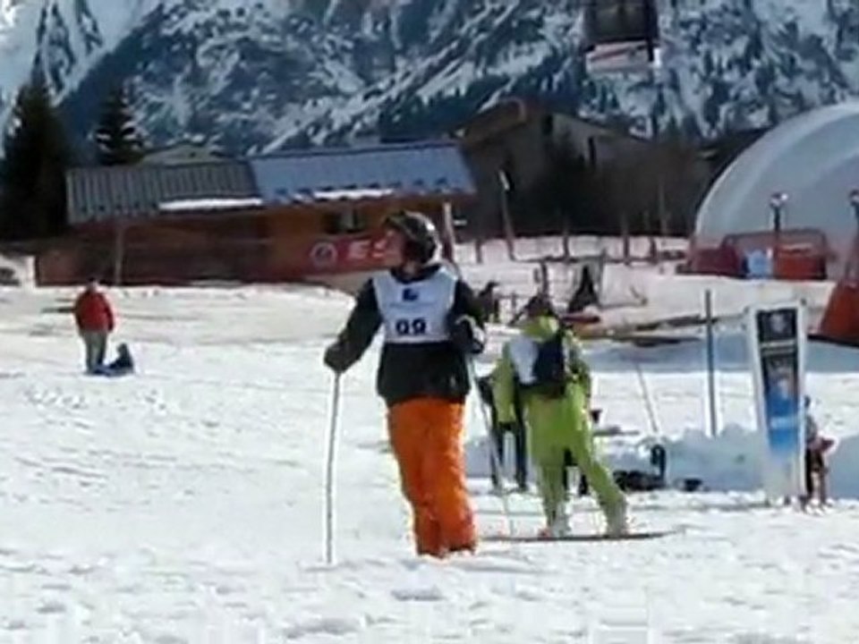 VIDÉO MATHIEU AU 2 ALPES LE 17042010. Chute de CHARLES °
