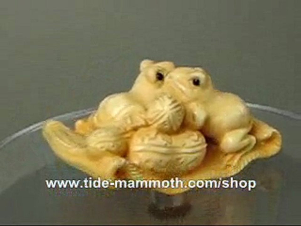 mammoth ivory netsuke 3 Frogs On Mat Carving N2986