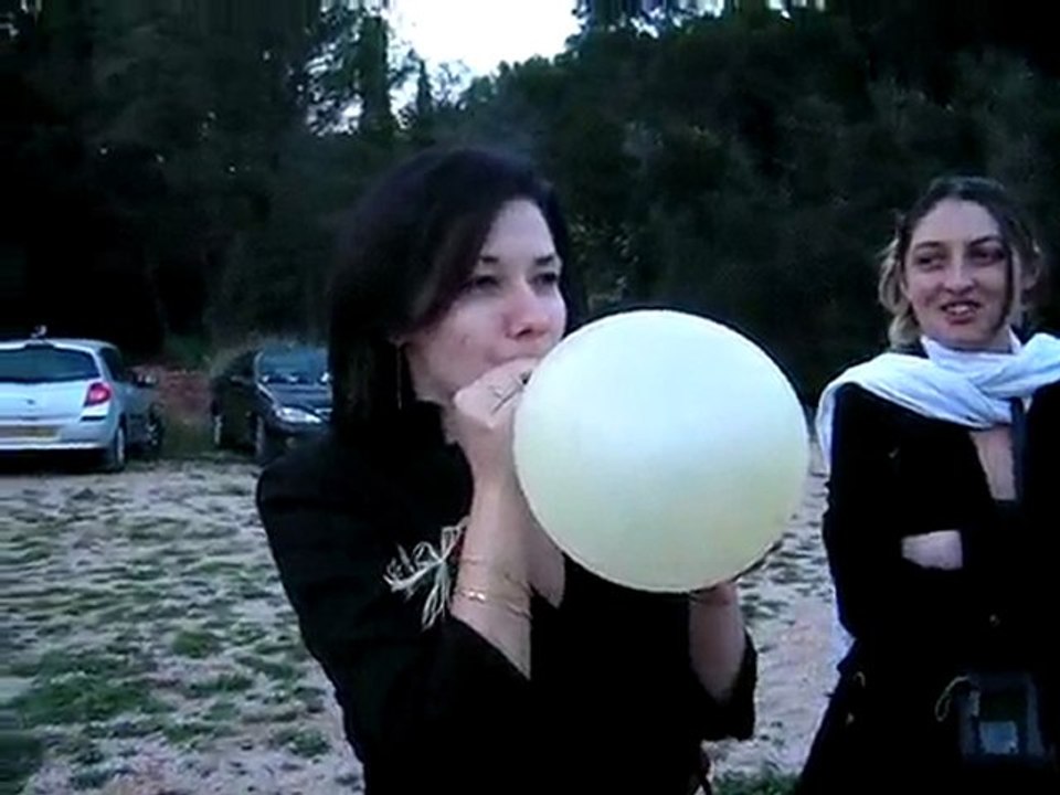Sssyl s'essaye à l'helium : et oui ca fait une voix de con !