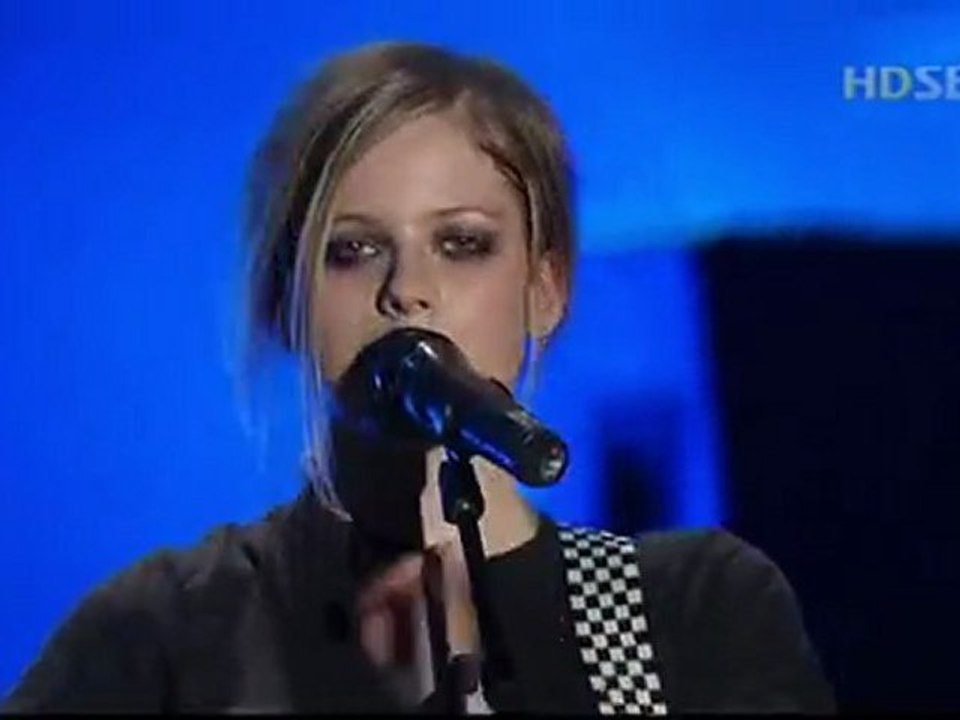 AVRIL LAVIGNE - Don't tell me ( Live in Korea 2004)
