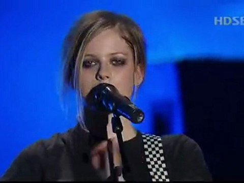 AVRIL LAVIGNE - Don't tell me ( Live in Korea 2004)