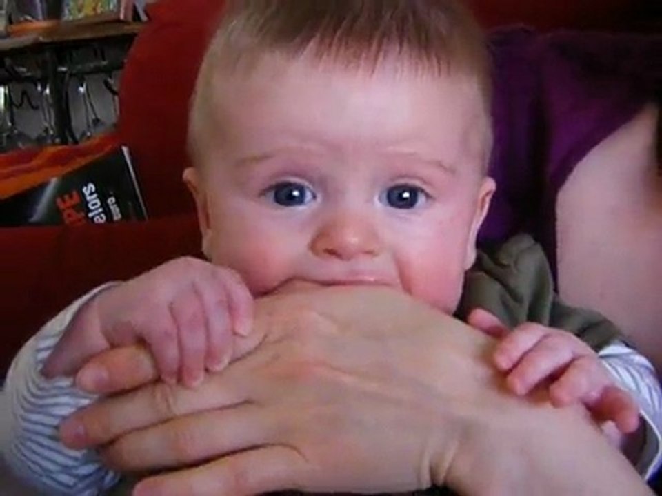 mon petit toto mange les doigts de maman