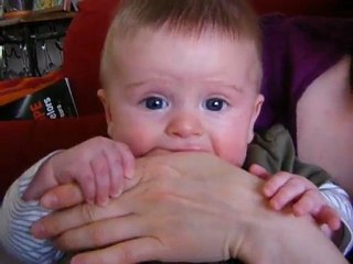 mon petit toto mange les doigts de maman