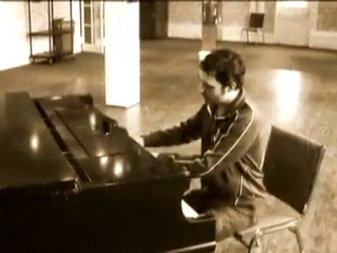 Spotlight on Singer/Songwriter Alain Klingler