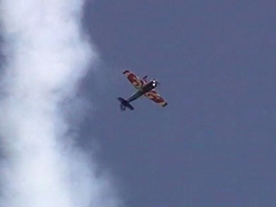 Voltige Extra 330 a l'aerdrome de Roupy ST Quentin