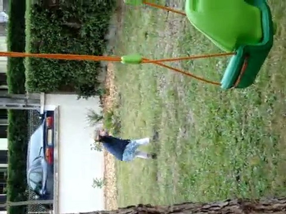 P'tite fille dans la prairie