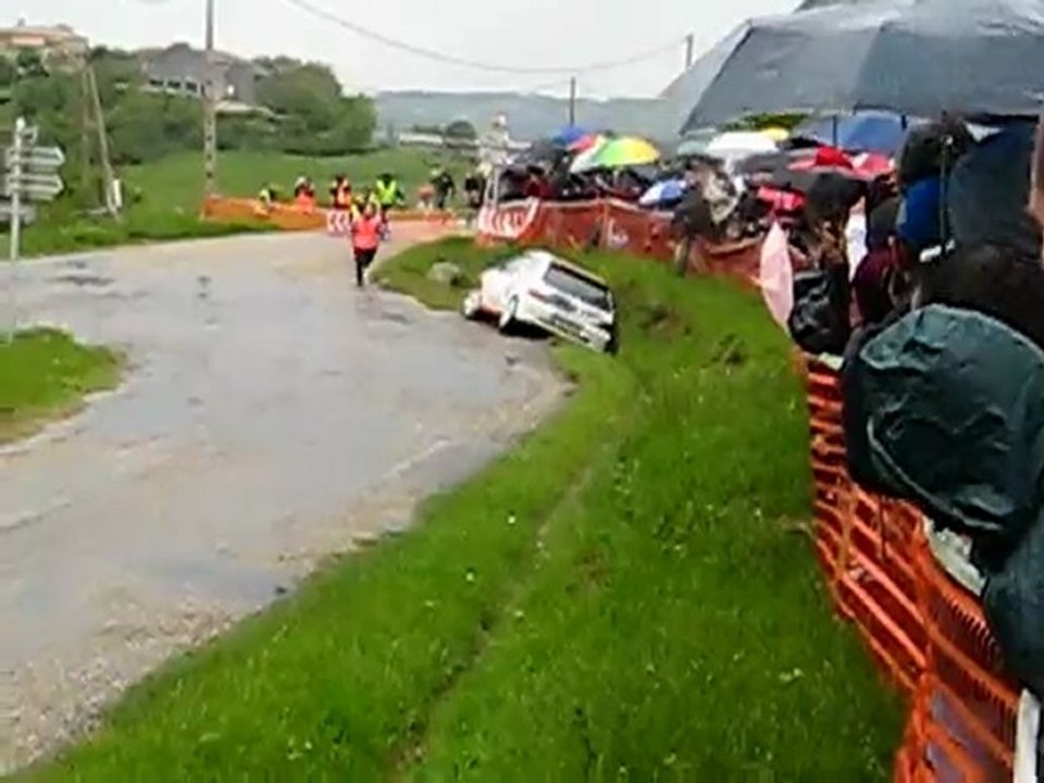 106 dans le fossé rally de l'ecureuil 2010