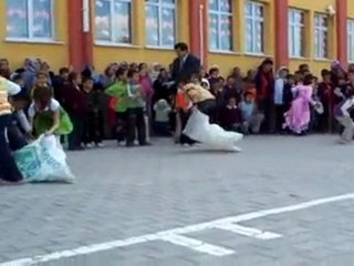 23 Nisan şenlikleri "Çuval yarışması" [ 2 - A Sınıfı ]