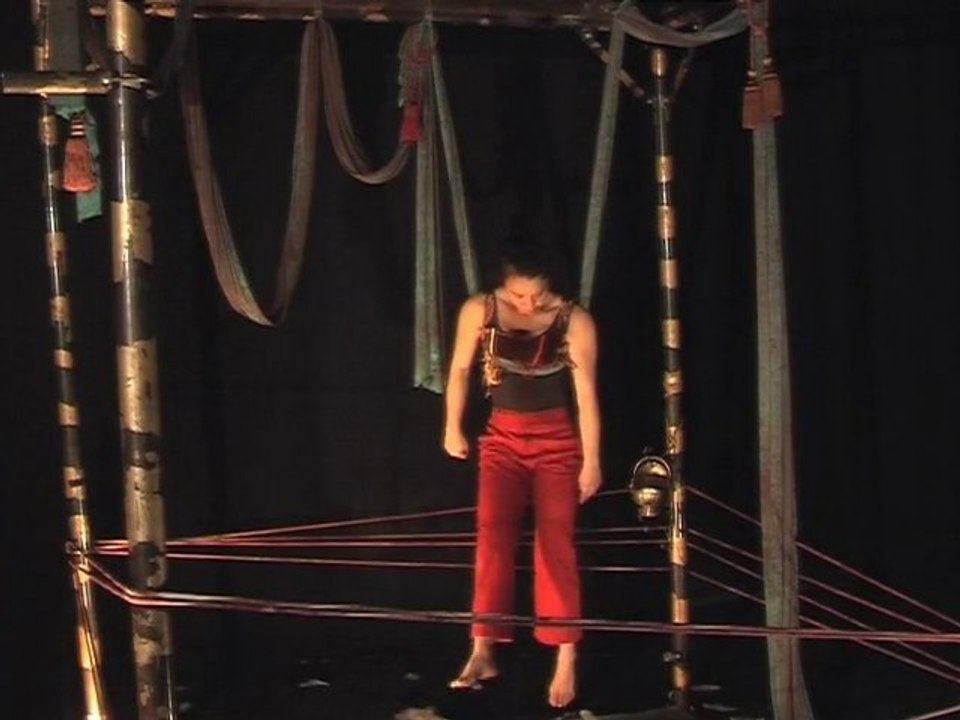 Teaser "Petite Chambre" Luciane Vivas Costa