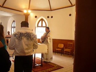 Cérémonie de baptême à la guitare dans le pacifique