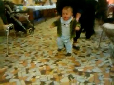 les premiers pas d'esteban seul