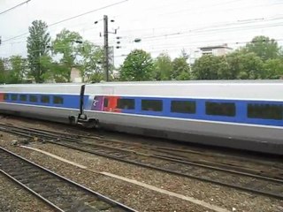 Un TGV arrive en gre de Mulhouse le 9 mai 2010