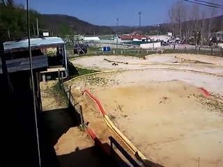Maxence pilote REVO sur piste TT