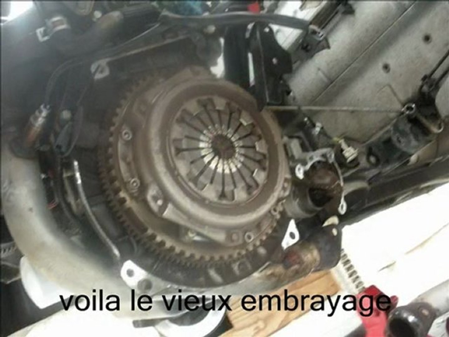 Changer Un Embrayage 1h Chez Soit Et Ac Le Minimum D Outils Video Dailymotion