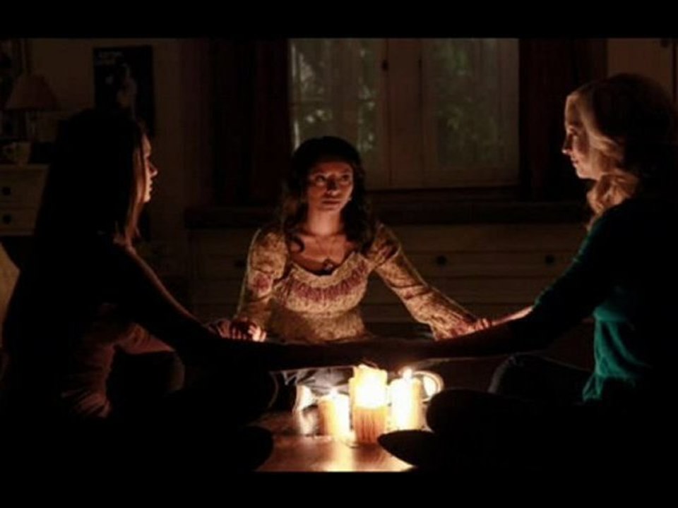 Watch The Vampire Diaries History Repeating online