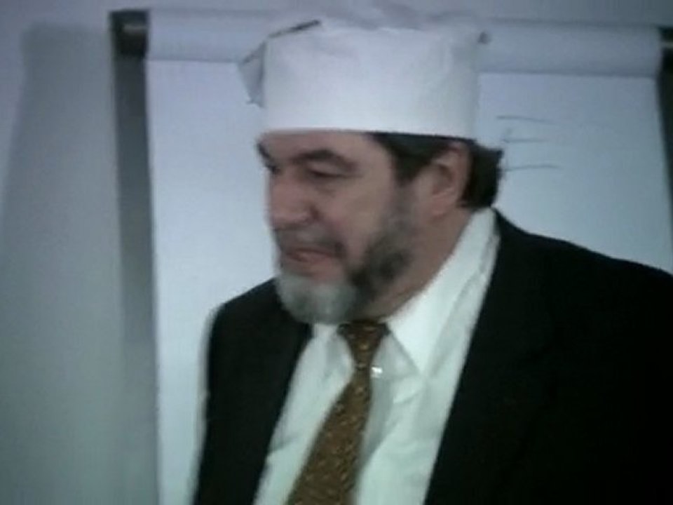 Lustige motivation mit gasmann: schoko-muffins für mitarbeit