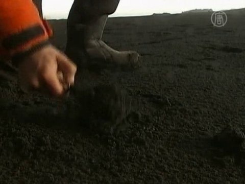 Учёные исследуют пепел вблизи исландского вулкана