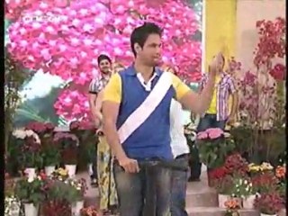 Η ΔΟΥΚΙΣΑ ΕΠΕΣΕ 2 ΦΟΡΕΣ ΠΡΙΝ ΜΠΕΙ ΣΤΟ STUDIO ΤΟΥ ΟΜΟΡΦΟΥ ΚΟΣ