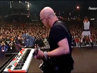 Garbage - Stupid Girl (Live)