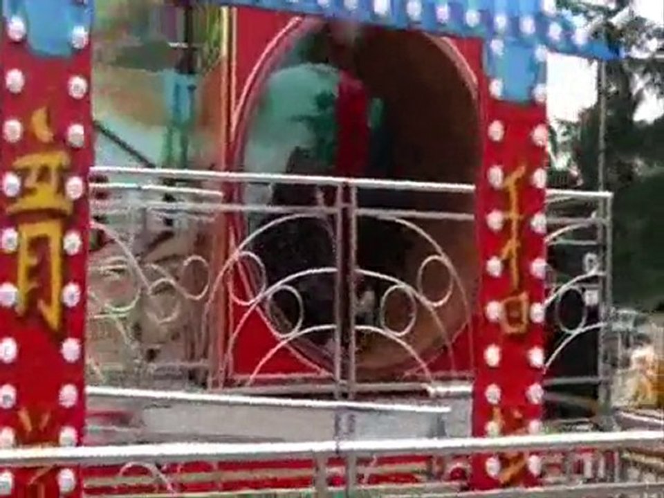 DEUX FACONS DE ...........COMMENT SORTIR D UN MANEGE
