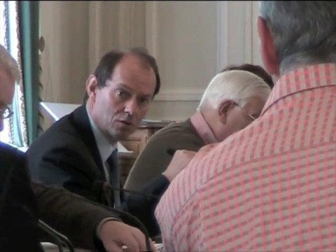 le maire d'Avranches Guénhaël Huet interdit de filmer le conseil municipal - lundi 30 mars 2009