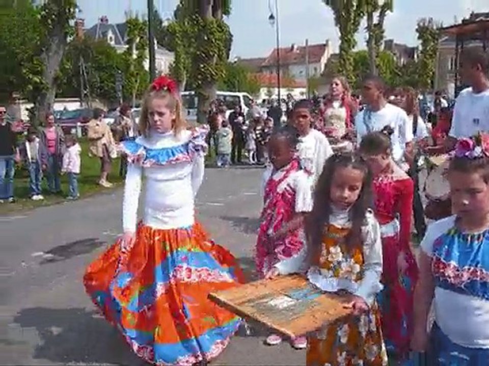 La journée de l'Amitié à La Ferté-sous-Jouarre, défilé.