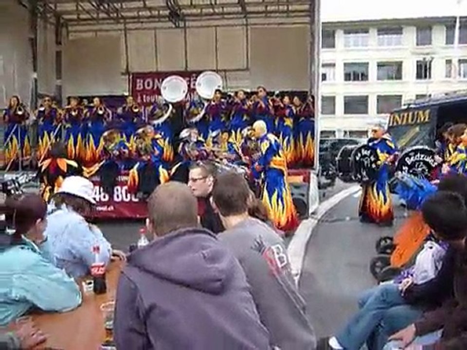 Les Bedzules au Carnaval de lausanne jouent Linkin Park