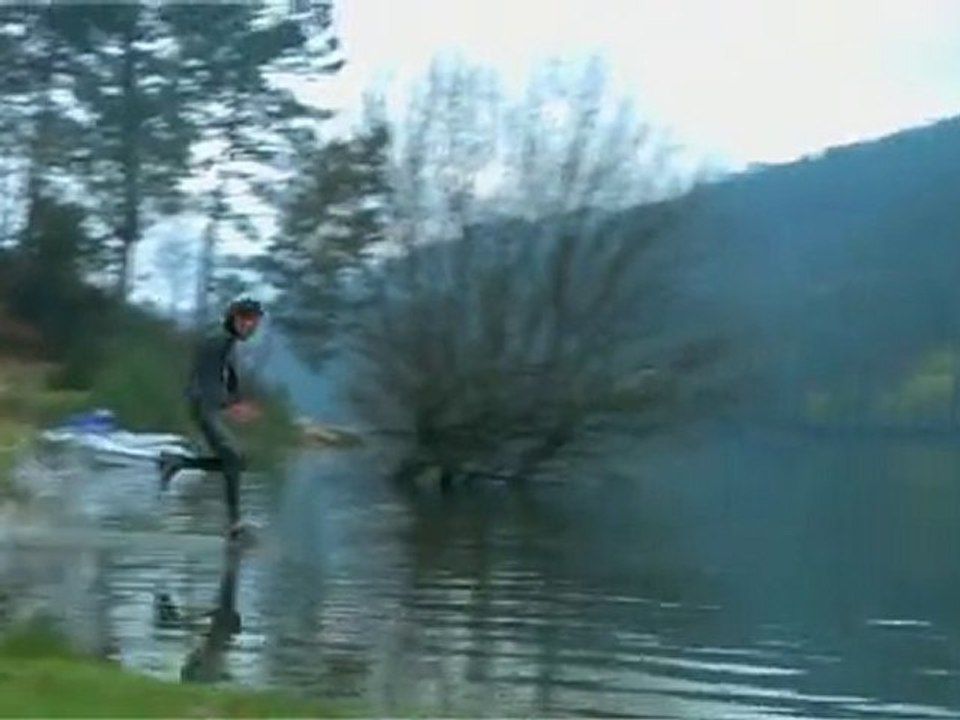 Walk on water (Liquid Mountaineering)