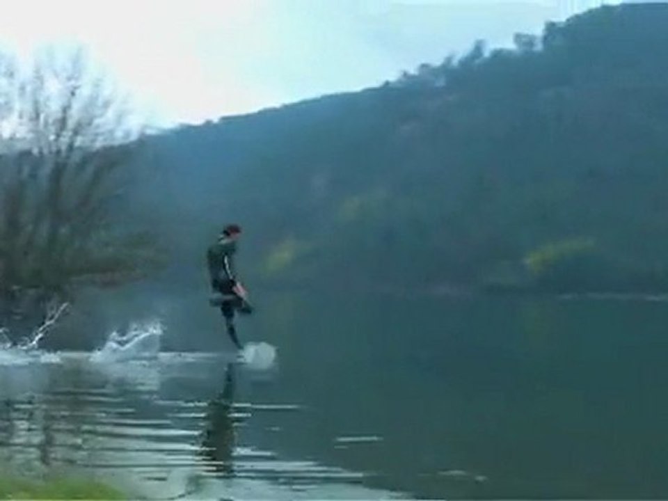 Walk on water (Liquid Mountaineering)