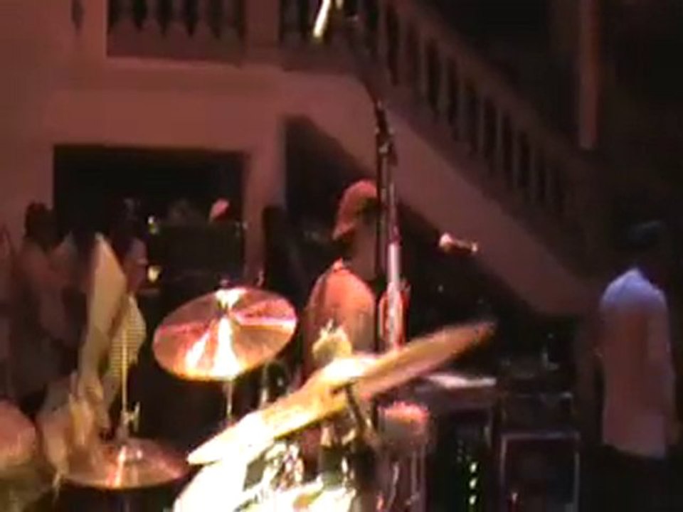 Groupe MESSAGE live à PARIS PALACIO 11 avril 2010