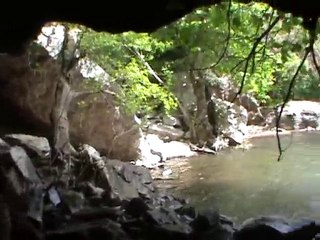 şalalede suyun arkasında