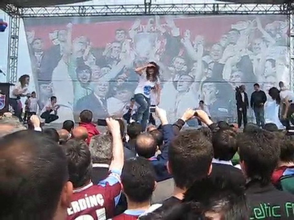 Trabzonspor 2010 kupa kutlamaları - Kolbastı gösterisi