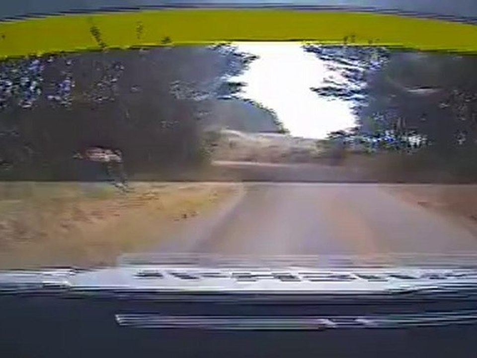 Regarde la route !