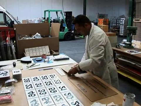 Signamedia : enseignes lumineuses, plaques et afficheurs