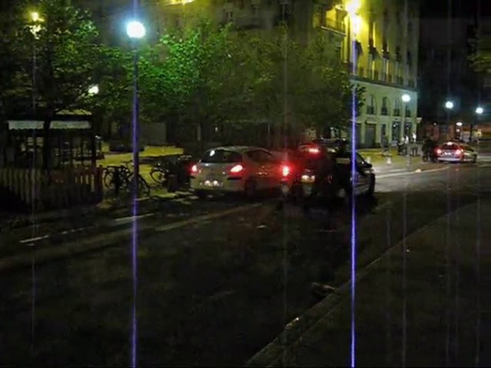Apéro Facebook - 4 h la police fait évacuer la place Royale
