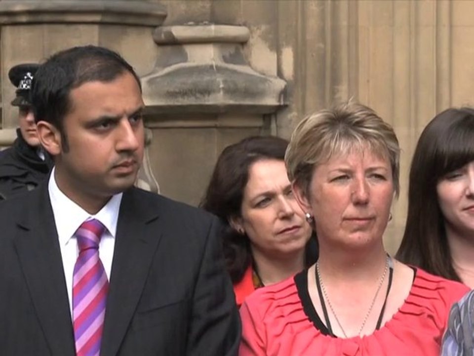 Miliband starts race for Britain's Labour leadership