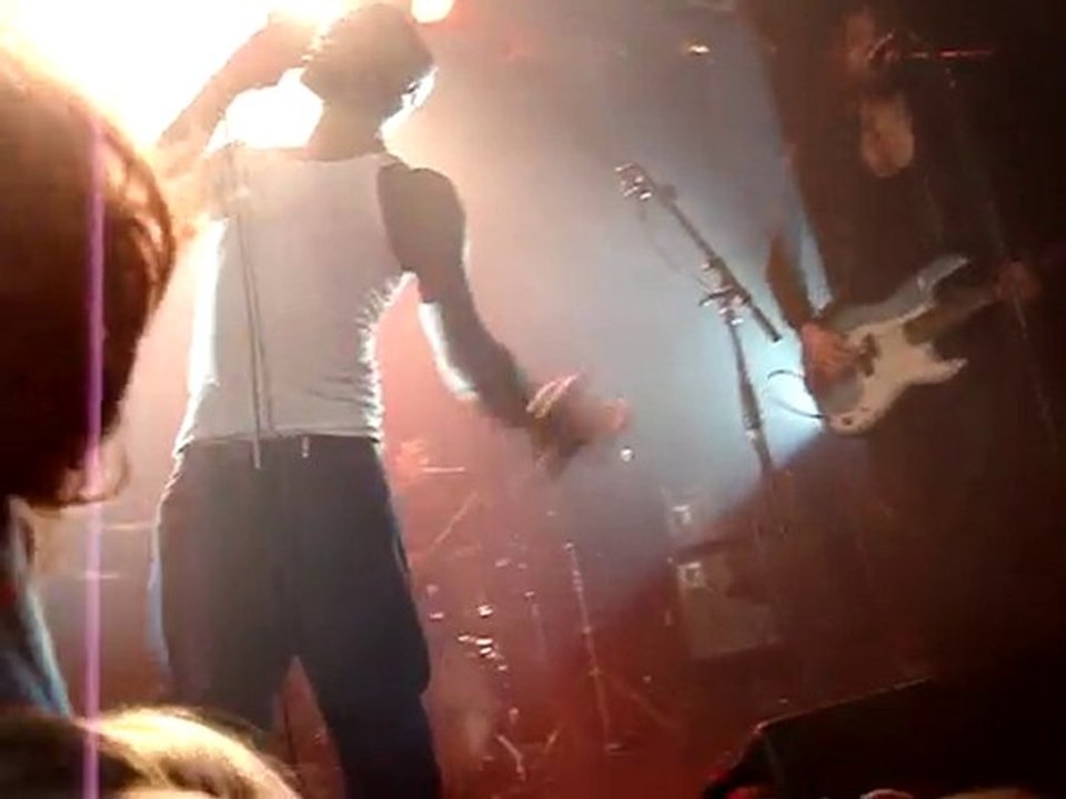 The heavy "Sixteen" live au Point éphémère.