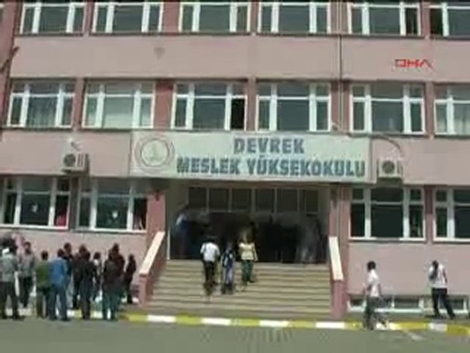 OGRENCILERININ_KAVGASINDA_KAN_DOKULU_1_OLU