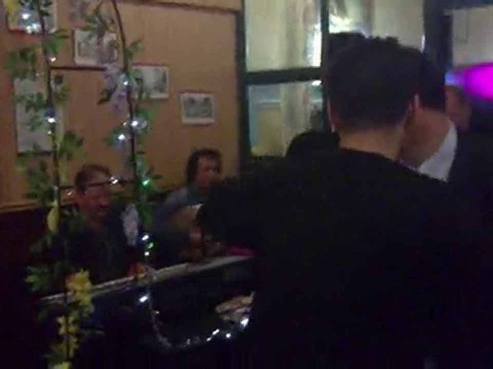 chez LARBI RESTAURANT LE PROGRES à ELBEUF le 8-05-2010