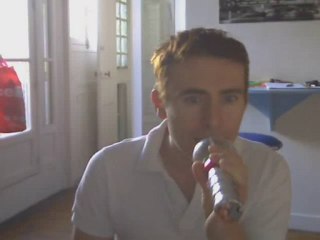 Wiwi égratigne "chauffeur suivez cette voiture"