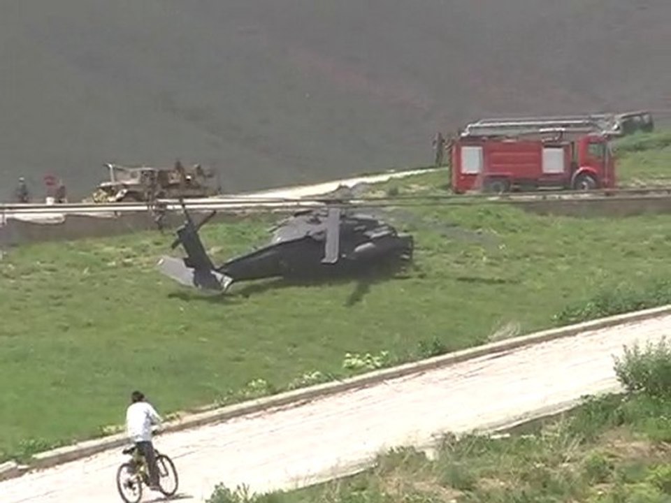 Gever'de helikopter düştü
