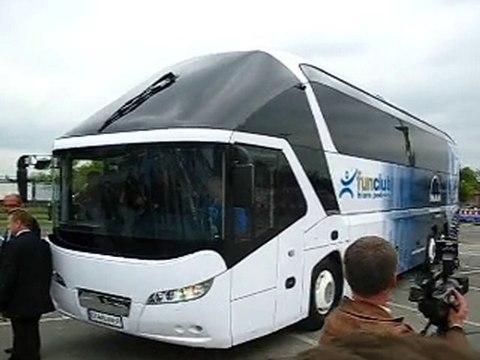 Nowy autokar piłkarzy Lecha Poznań (14.05.2010 r.)