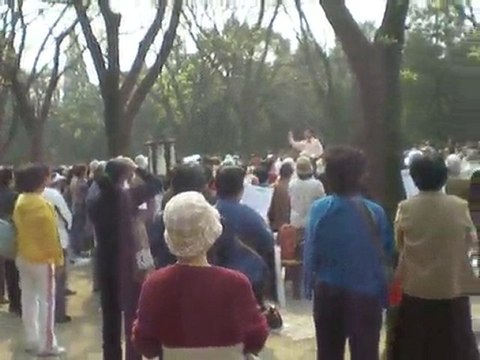 Temple du Ciel Beijing - Chant dans la clairière