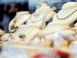 Are Jewelry Stores in Miami Using Tricks to Enhance Diamond