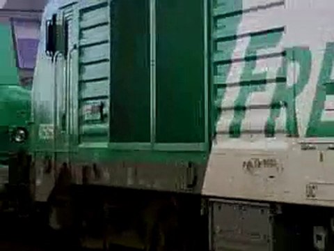 U.M de locomotive SNCF 475000 TRACTANT UN CONVOI FRET